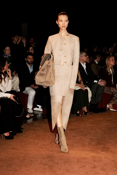 Look 25